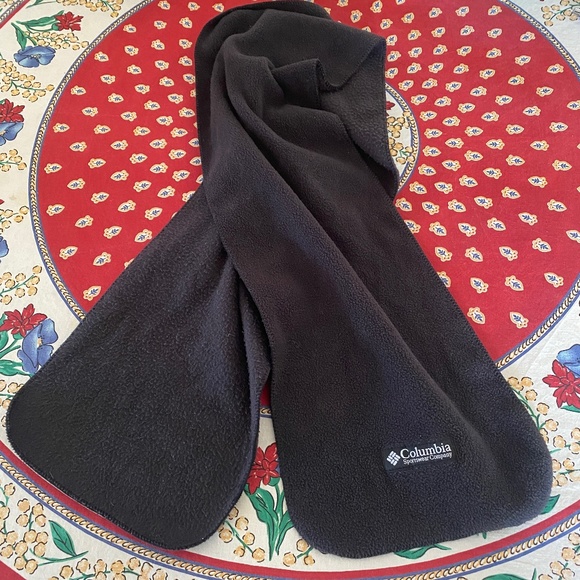 Columbia Sportswear Company I Unisex Charcoal Fleece Scarf - Picture 10 of 14